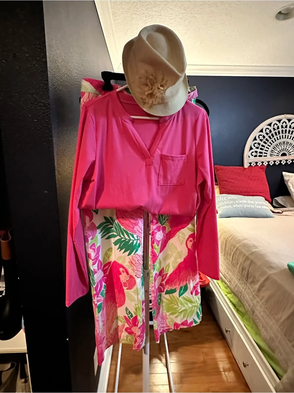 Women's Pink Long-Sleeve V-Neck Pocket Top